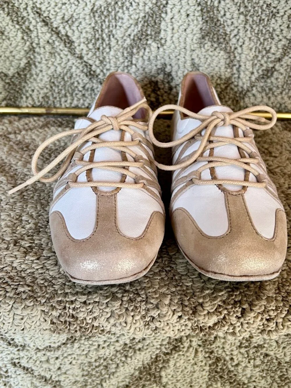 NWOB Taryn Rose White & Gold Leather Ballet Style Sneakers Tennis Shoes Sz 7.5
